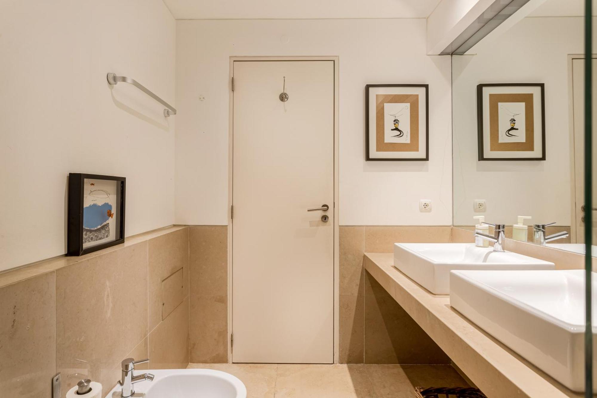 Chiado Mercy II Apartment ลิสบอน ภายนอก รูปภาพ